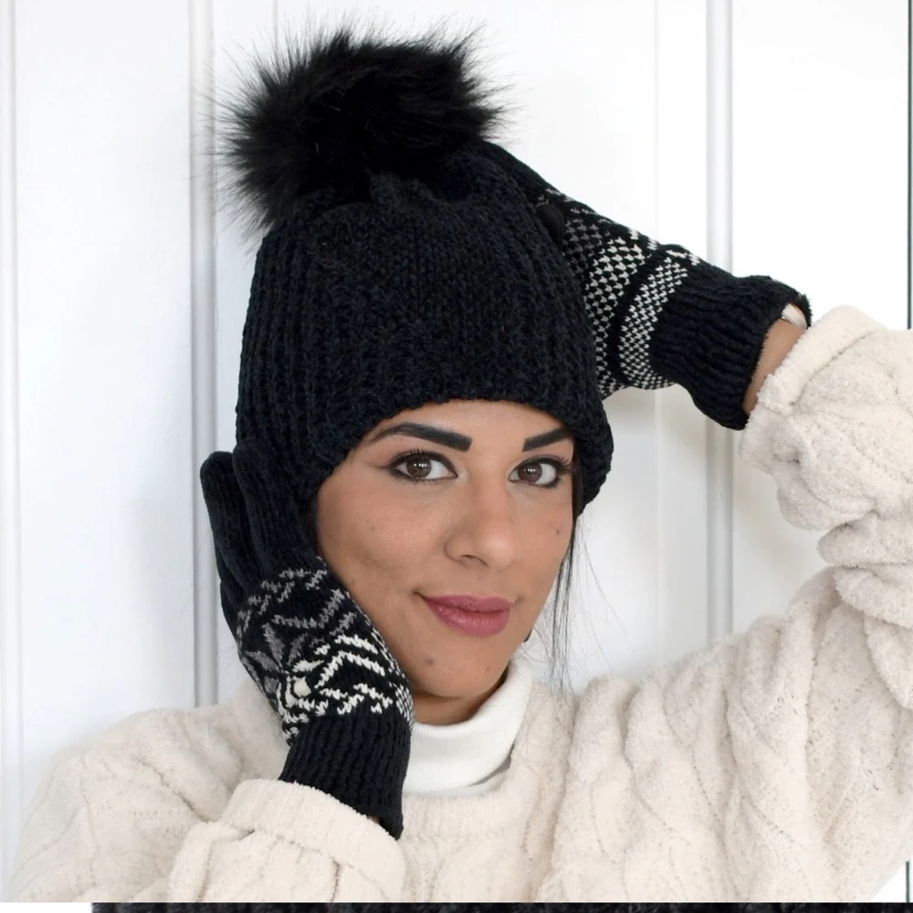 NWT Isotoner Women's Chenille Hat with Faux Fur Pom - Picture 2 of 3
